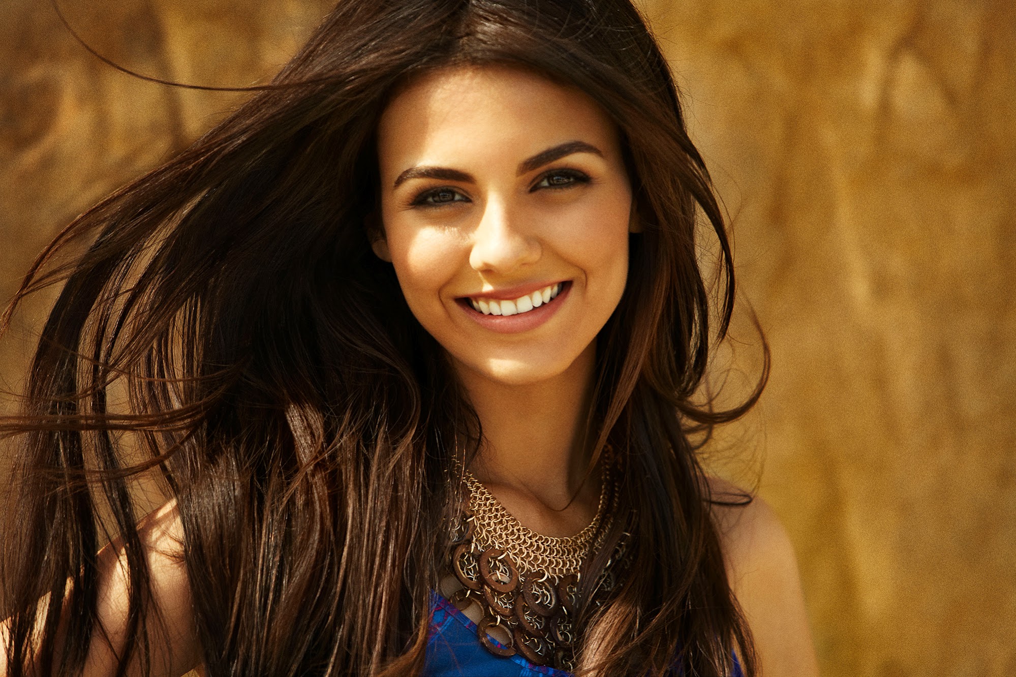 Victoria-Justice-Beautiful-Smile-Full-Wallpaper-HD.jpg